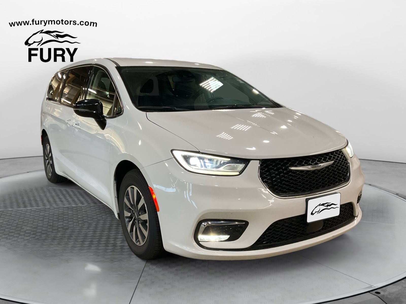 Used 2024 Chrysler Pacifica Limited FWD image 1