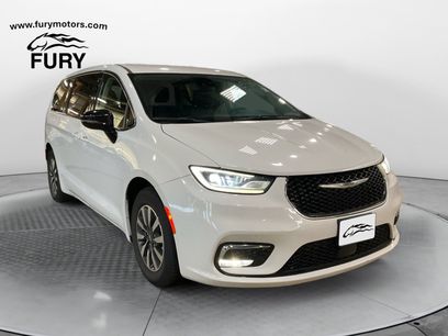 Used 2024 Chrysler Pacifica Limited