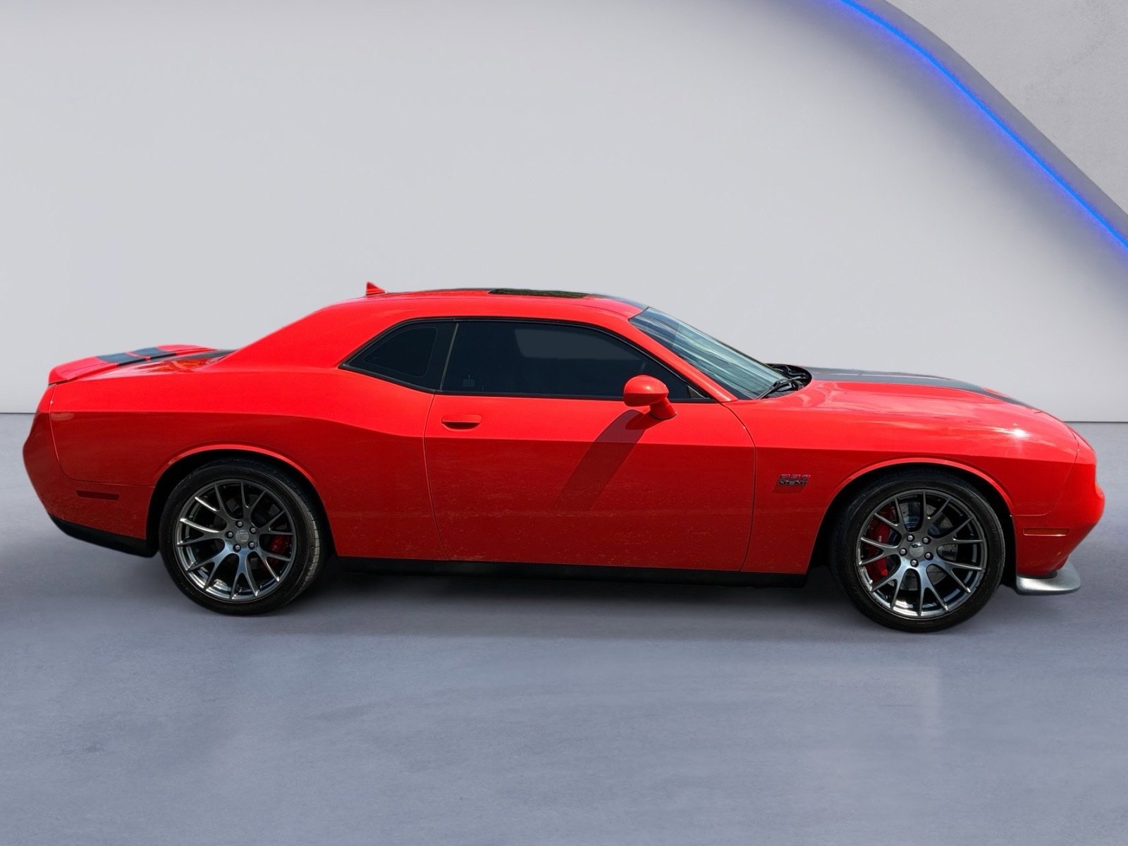 Used 2016 Dodge Challenger SRT RWD image 5