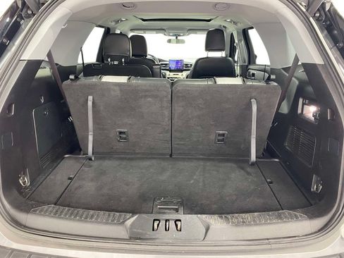 Used 2021 Ford Explorer XLT w/ Equipment Group 202A AWD/4WD image 9