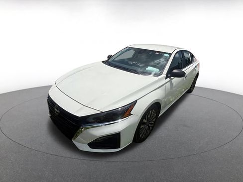 Used 2025 Nissan Altima 2.5 SV FWD image 7