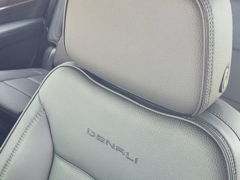 Used 2024 GMC Yukon Denali AWD/4WD image 15
