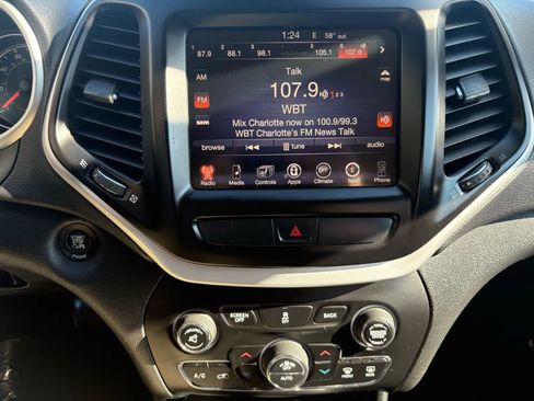 Used 2015 Jeep Cherokee Limited image 14