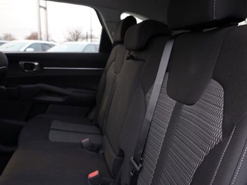 Used 2022 Kia Sorento LX image 31