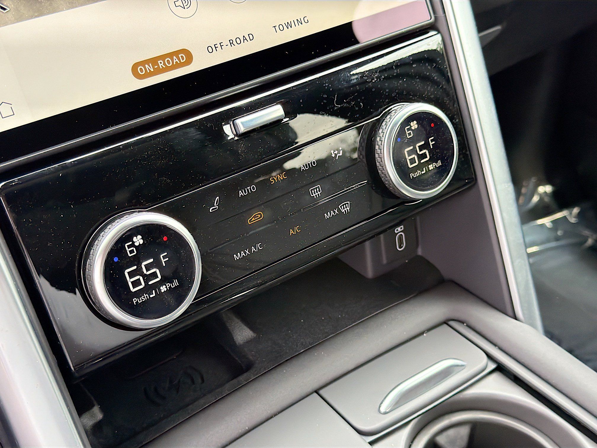 New 2026 Land Rover Discovery Limited Edition AWD/4WD image 33
