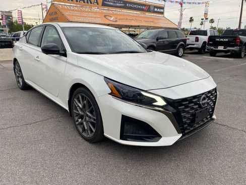 Used 2024 Nissan Altima 2.0 SR FWD image 3