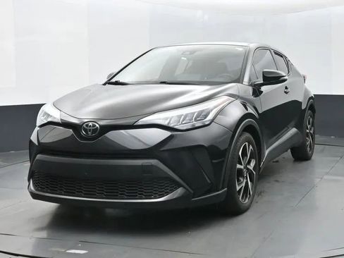 Used 2022 Toyota C-HR XLE image 1