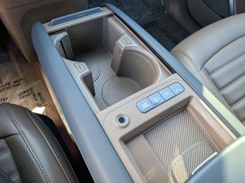 Certified 2024 Kia EV9 Land image 30