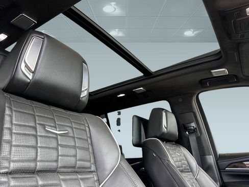 Used 2024 Cadillac Escalade ESV Sport Platinum w/ LPO, ONYX Package AWD/4WD image 25