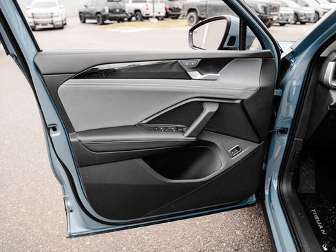 New 2026 Volkswagen Tiguan SE image 19