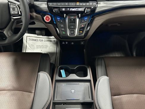 Used 2025 Honda Odyssey Elite image 34