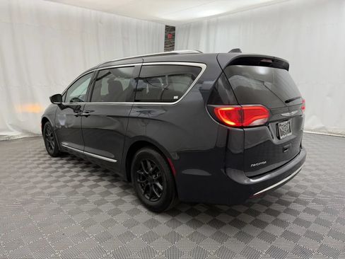 Used 2020 Chrysler Pacifica Touring-L FWD image 7