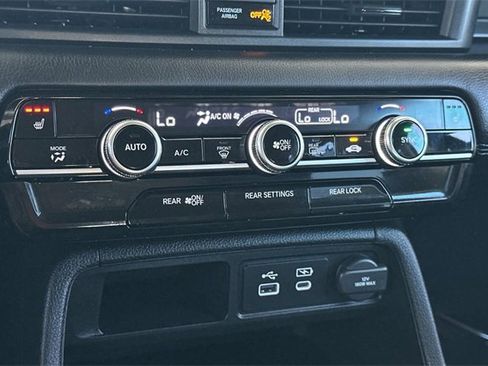 Used 2025 Honda Pilot Touring image 17