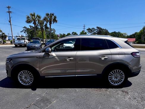 Used 2019 Lincoln Nautilus FWD image 3