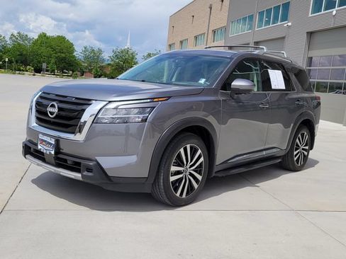 Used 2024 Nissan Pathfinder Platinum w/ Cargo Package AWD/4WD image 4