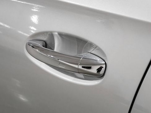 Used 2021 Mercedes-Benz GLE 450 4MATIC w/ AMG Line Exterior image 35