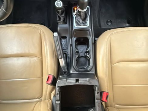 Used 2018 Jeep Wrangler Unlimited Sahara AWD/4WD image 30