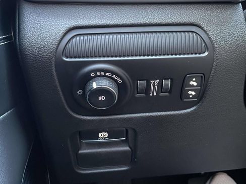 Used 2022 Jeep Wagoneer Series II RWD image 27