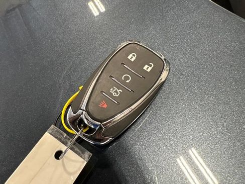 Used 2020 Chevrolet Malibu LT w/ Leather Package FWD image 9
