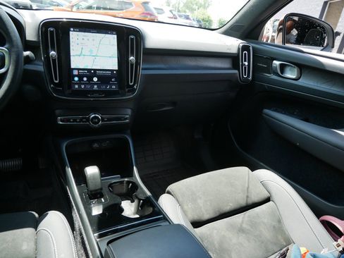 Certified 2023 Volvo C40 P8 Recharge Ultimate w/ Protection Package Premier AWD/4WD image 14