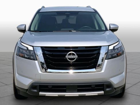 Used 2025 Nissan Pathfinder SL FWD image 4
