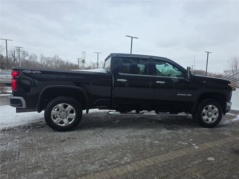 Used 2022 Chevrolet Silverado 2500 LTZ w/ Snow Plow Prep/Camper Package AWD/4WD image 6