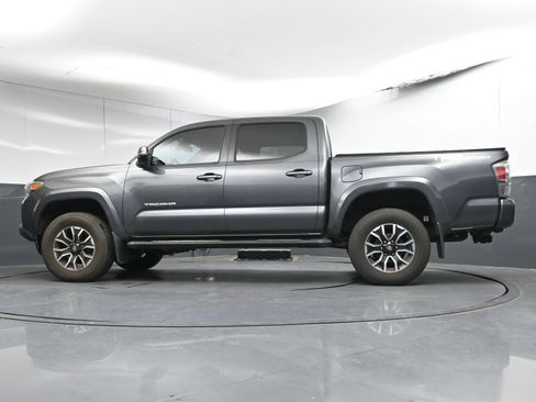 Used 2020 Toyota Tacoma TRD Sport image 29