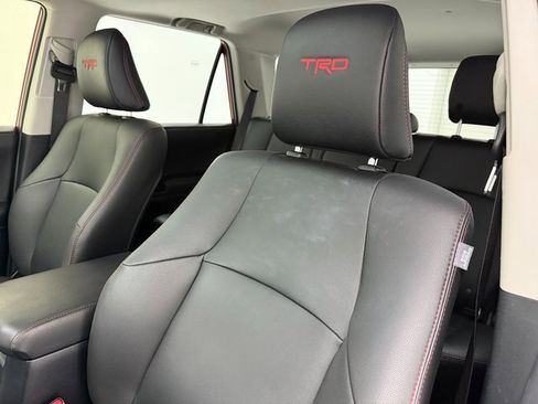 Used 2024 Toyota 4Runner TRD Off-Road Premium image 8