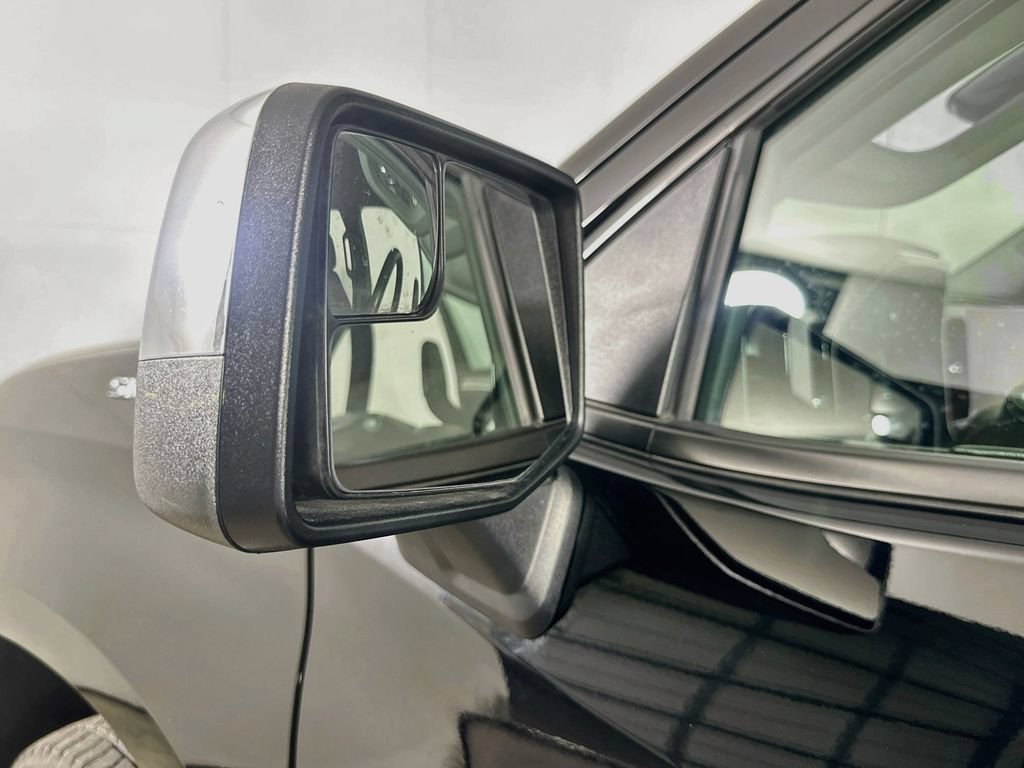 Used 2025 Chevrolet Silverado 1500 LT RWD image 40