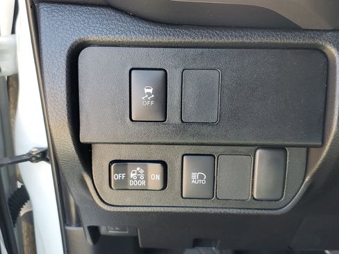 Used 2022 Toyota Tacoma SR5 w/ Technology Package RWD image 28