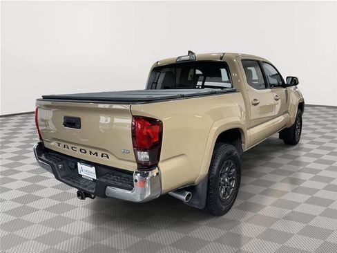 Used 2018 Toyota Tacoma SR5 RWD image 8