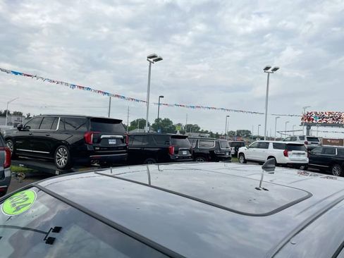 Used 2024 Nissan Frontier SL w/ Technology Package RWD image 9
