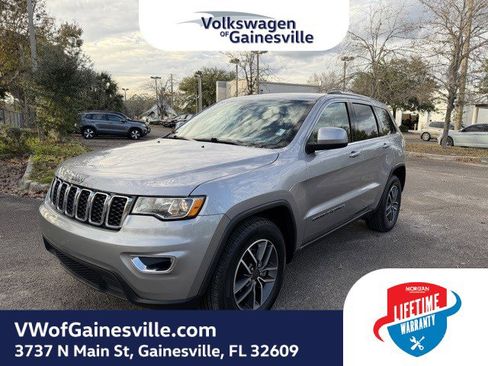 Used 2020 Jeep Grand Cherokee Laredo w/ Laredo X Package image 3