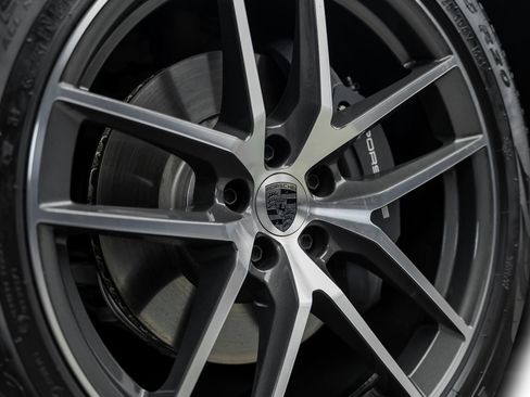 Used 2025 Porsche Macan AWD/4WD image 23
