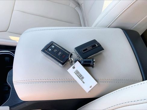 Used 2025 Jeep Grand Cherokee L Limited image 15