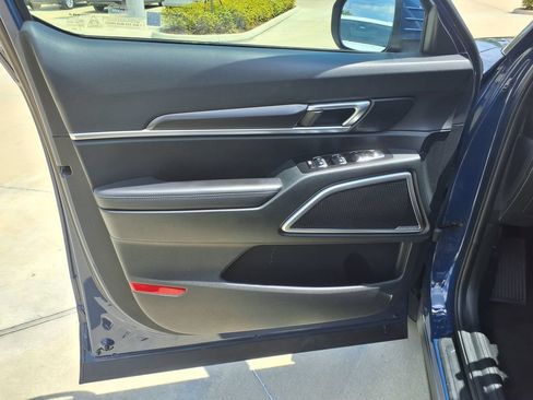 Used 2025 Kia Telluride S FWD image 16
