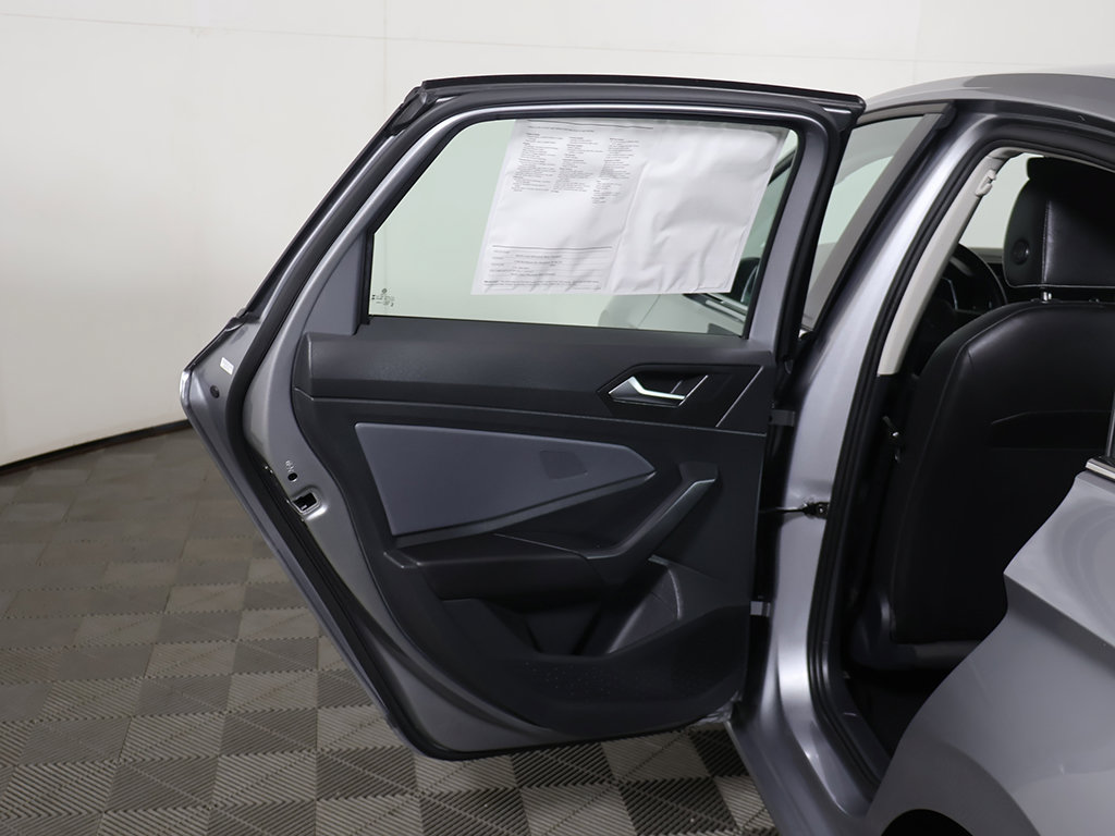 Used 2025 Volkswagen Jetta SE FWD image 19