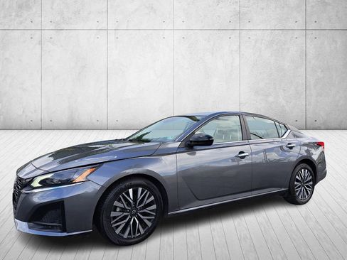 Used 2024 Nissan Altima 2.5 SV image 9