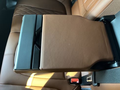 Certified 2025 BMW X6 xDrive40i w/ Executive Package image 43