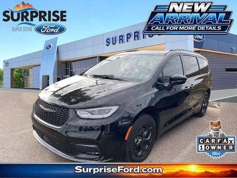 Used 2025 Chrysler Pacifica Premium FWD image 1