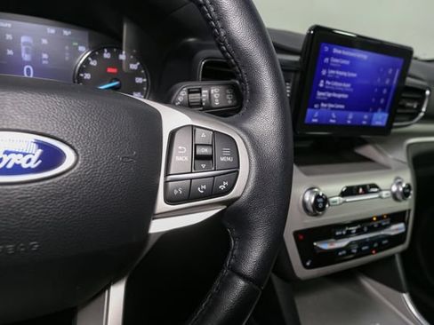 Used 2023 Ford Explorer XLT w/ Equipment Group 202A AWD/4WD image 33