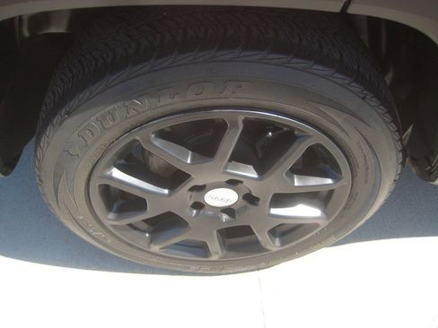 Used 2019 Jeep Renegade Latitude w/ Cold Weather Group image 8