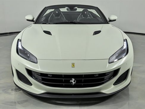 Used 2019 Ferrari Portofino RWD image 4