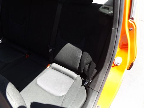 Used 2015 Jeep Renegade Latitude w/ Cold Weather Group image 15