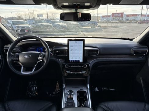 Used 2023 Ford Explorer Platinum w/ Technology Package image 16