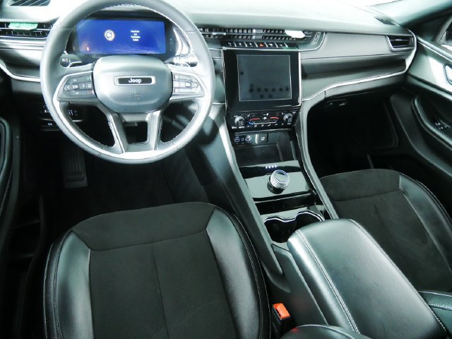 Used 2023 Jeep Grand Cherokee L Laredo AWD/4WD image 4