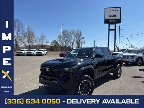 Used 2025 Toyota Tacoma TRD Sport AWD/4WD image 1