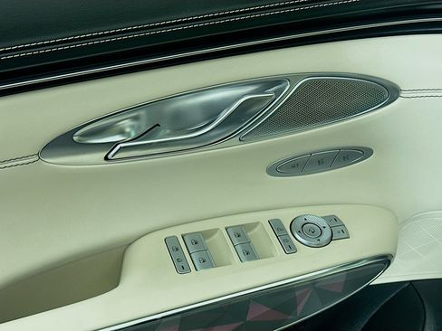 Used 2022 Genesis GV70 3.5T Sport w/ Sport Advanced Package image 15