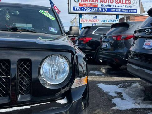 Used 2017 Jeep Patriot High Altitude image 5