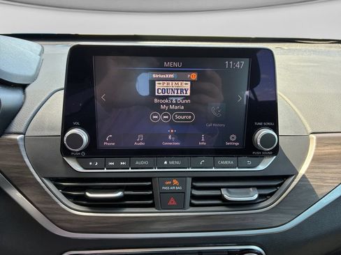 Used 2025 Nissan Altima 2.5 SV FWD image 21